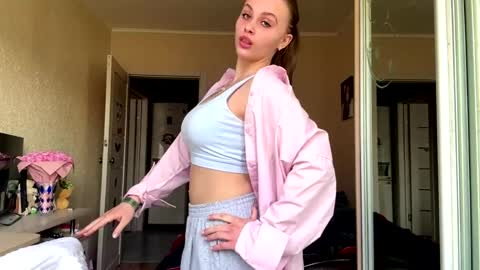 Snapshot of myriamprovencio chatting on March 27, 7:03 am Ele online show from March 27, 7:03 am