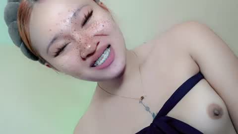 Snapshot of mysterious_honeyghe chatting on June 27, 2:05 am mysterious_honeyghe online show from June 27, 2:05 am