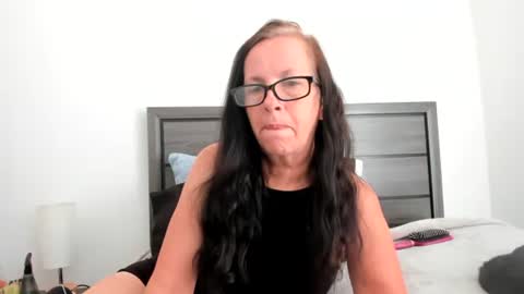 mysteriouspeachgoddess online show from September 17, 8:10 pm