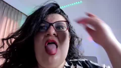 Snapshot of mystery_psique chatting on July 1, 3:56 pm mystery_psique online show from July 1, 3:56 pm