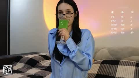 Snapshot of mysthush chatting on October 12, 6:18 pm Mia online show from October 12, 6:18 pm