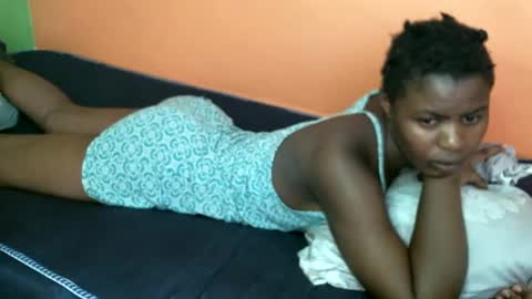 Snapshot of mystic_linna chatting on February 23, 8:28 am mystic_linna online show from February 23, 8:28 am