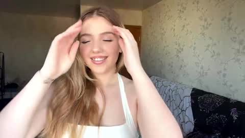 Snapshot of mysticmew chatting on April 16, 6:25 am Anna online show from April 16, 6:25 am