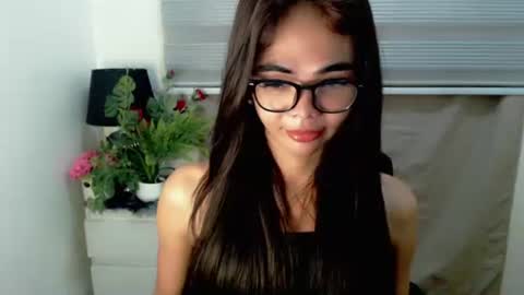 Snapshot of mysticofcum22 chatting on November 19, 4:45 am Krestine online show from November 19, 4:45 am