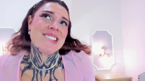 Snapshot of mystikdoll chatting on October 2, 11:39 am Misteika online show from October 2, 11:39 am