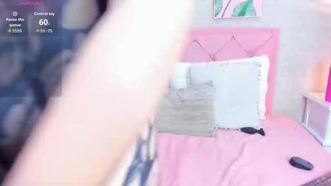 Snapshot of mystikdoll chatting on October 9, 11:52 am Misteika online show from October 9, 11:52 am