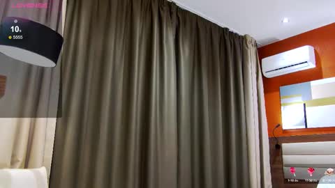 Snapshot of mystique_girl_ chatting on October 4, 6:50 pm Angeline online show from October 4, 6:50 pm