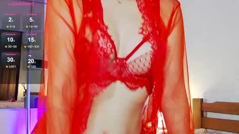 Snapshot of mystique_girl_ chatting on October 26, 6:03 pm Angeline online show from October 26, 6:03 pm