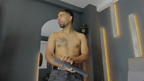 Snapshot of mystrongsubmissive chatting on November 9, 12:25 pm mystrongsubmissive online show from November 9, 12:25 pm