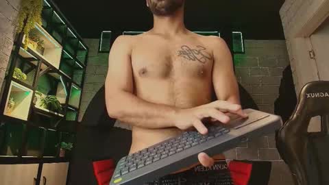 Snapshot of mystrongsubmissive chatting on November 13, 11:09 am mystrongsubmissive online show from November 13, 11:09 am