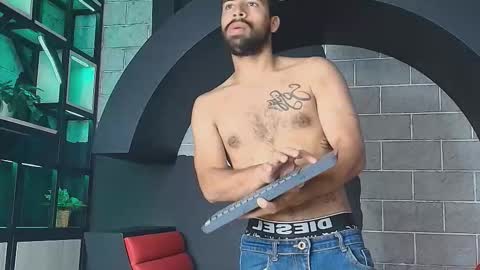 Snapshot of mystrongsubmissive chatting on December 2, 6:36 pm mystrongsubmissive online show from December 2, 6:36 pm