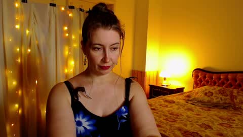 Snapshot of mystydew chatting on July 15, 11:37 am MystyDew online show from July 15, 11:37 am