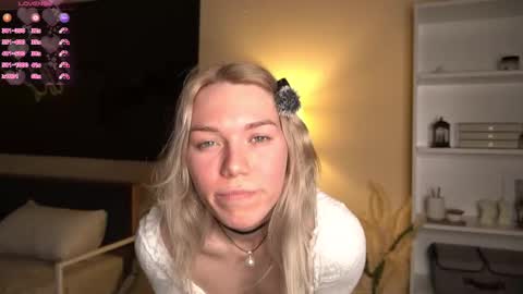 Snapshot of myviolet_rush chatting on February 15, 7:21 pm Olivia or just olive online show from February 15, 7:21 pm