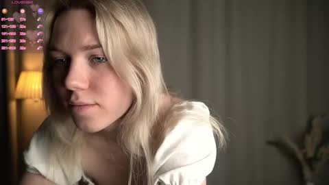Snapshot of myviolet_rush chatting on February 16, 7:43 pm Olivia or just olive online show from February 16, 7:43 pm
