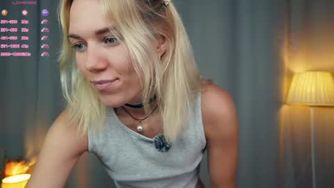 Snapshot of myviolet_rush chatting on May 28, 7:22 pm Olivia or just olive online show from May 28, 7:22 pm
