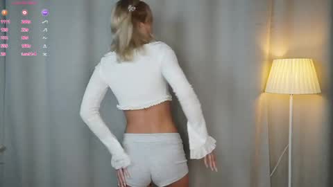 Snapshot of myviolet_rush chatting on June 3, 7:08 pm Olivia or just olive online show from June 3, 7:08 pm