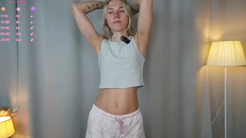 Snapshot of myviolet_rush chatting on June 9, 7:36 pm Olivia or just olive online show from June 9, 7:36 pm