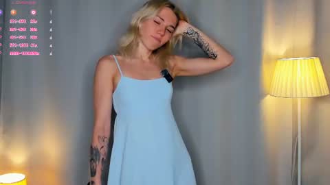 Snapshot of myviolet_rush chatting on June 26, 7:07 pm Olivia or just olive online show from June 26, 7:07 pm
