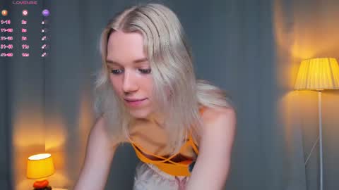 Snapshot of myviolet_rush chatting on July 11, 7:16 pm Olivia or just olive online show from July 11, 7:16 pm