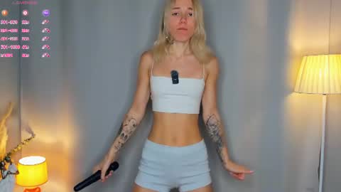 Snapshot of myviolet_rush chatting on July 18, 7:06 pm Olivia or just olive online show from July 18, 7:06 pm