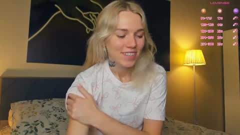 Snapshot of myviolet_rush chatting on July 21, 7:16 pm Olivia or just olive online show from July 21, 7:16 pm