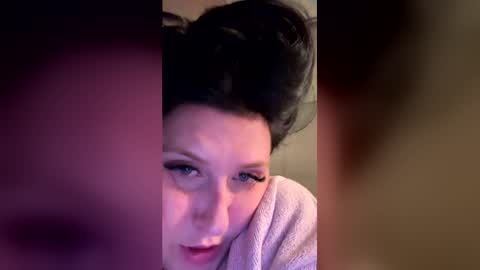 Snapshot of n0rmalgurl chatting on May 28, 4:43 am n0rmalgurl online show from May 28, 4:43 am