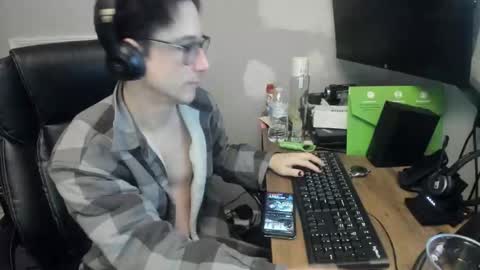 a Ordinary Boy online show from February 2, 5:39 am