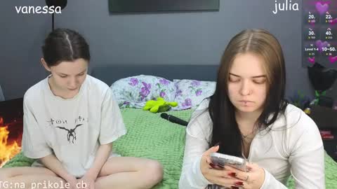 Snapshot of na_prikole_ chatting on December 11, 10:16 pm Vanessa and Julia online show from December 11, 10:16 pm