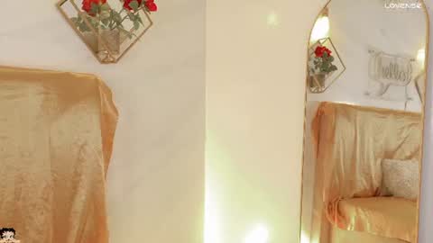 naamah_b online show from June 12, 2:38 pm