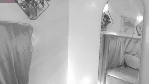 naamah_b online show from June 18, 2:43 pm