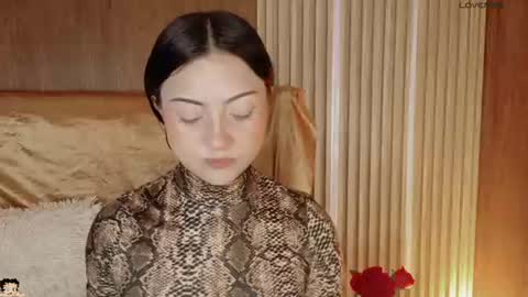 naamah_b online show from July 25, 2:14 pm