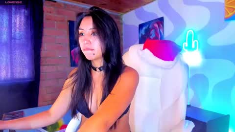 Snapshot of naaoomi chatting on December 28, 7:43 pm Camila- free online show from December 28, 7:43 pm