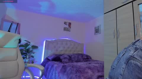 anny online show from December 22, 10:15 pm