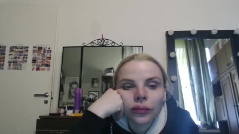 Snapshot of nadyagt chatting on March 22, 9:13 am nadyagt online show from March 22, 9:13 am