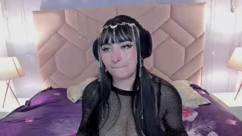 Snapshot of naenia_demon_ chatting on November 24, 8:19 pm Naenia online show from November 24, 8:19 pm