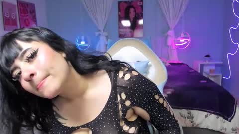 Snapshot of naenia_demon_ chatting on December 5, 3:48 am Naenia online show from December 5, 3:48 am