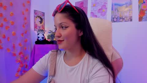 Snapshot of naharasoler chatting on December 4, 9:45 pm Nahara Soler online show from December 4, 9:45 pm