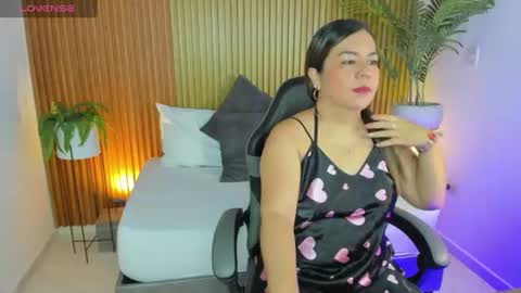 Snapshot of nahia_13 chatting on June 19, 12:09 pm N A H I A online show from June 19, 12:09 pm