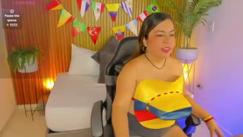 Snapshot of nahia_13 chatting on June 23, 12:25 pm N A H I A online show from June 23, 12:25 pm