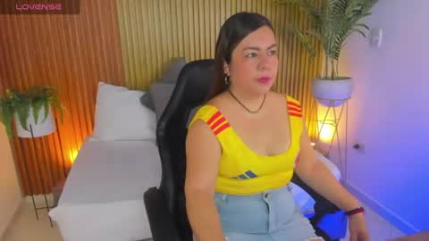 Snapshot of nahia_13 chatting on July 3, 12:11 pm N A H I A online show from July 3, 12:11 pm