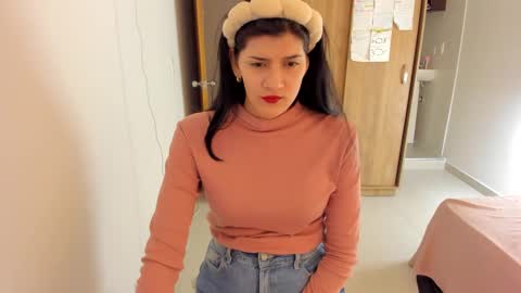 independent model online show from February 5, 1:37 am