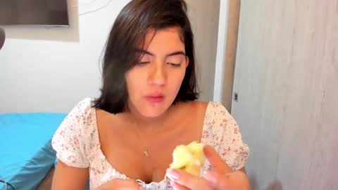 independent model online show from February 5, 2:49 am