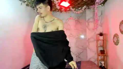 nahomi_hot2002 online show from July 27, 1:18 pm