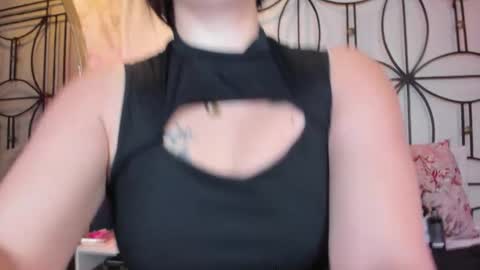 Nahomi  online show from November 14, 10:58 am