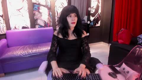 nahomy online show from June 12, 7:35 pm