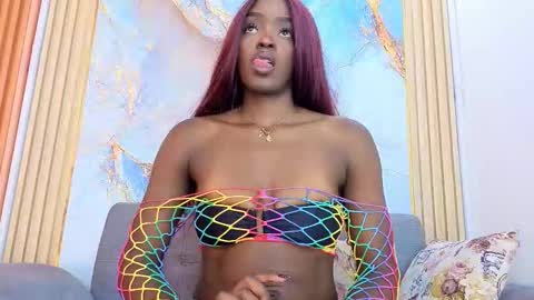 Snapshot of nahomy_smith11_aws chatting on October 19, 10:54 pm Nahomy online show from October 19, 10:54 pm