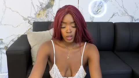 Snapshot of nahomy_smith11_aws chatting on December 4, 10:29 pm Nahomy online show from December 4, 10:29 pm