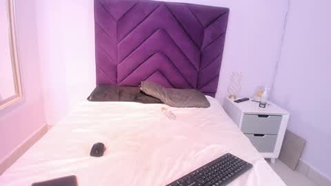 nahomycarterr online show from October 14, 7:42 am