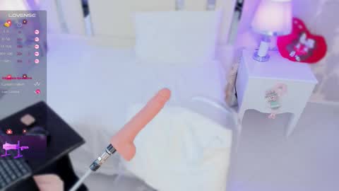 Nahomy Roberts online show from November 15, 1:07 pm