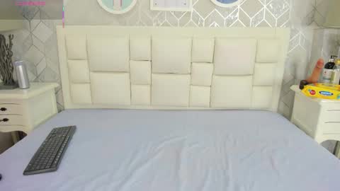 Snapshot of naia_cox chatting on March 26, 3:45 am naia_cox online show from March 26, 3:45 am